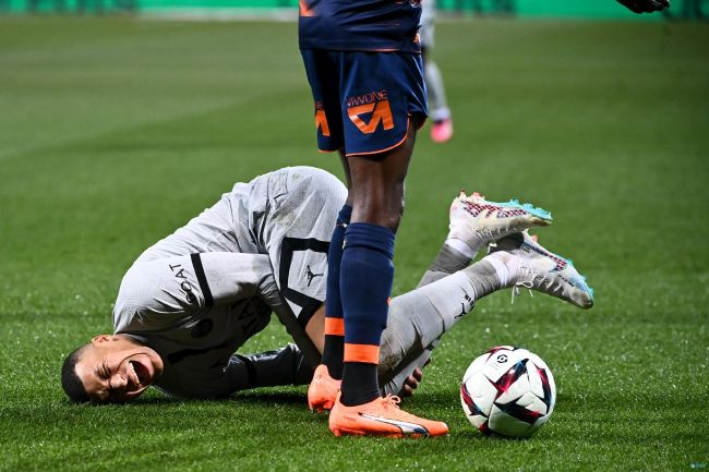 曰批免费视频播放在线看片二